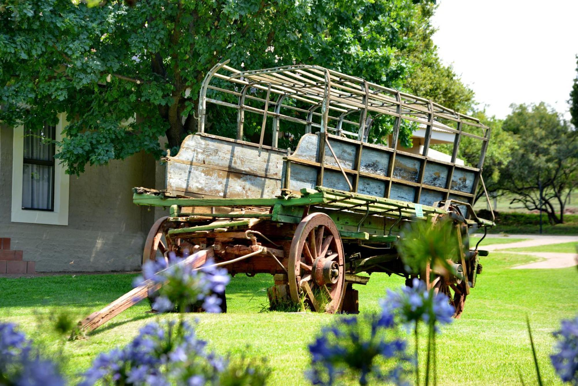 African Hills Safari Lodge & Spa Magaliesburg Buitenkant foto
